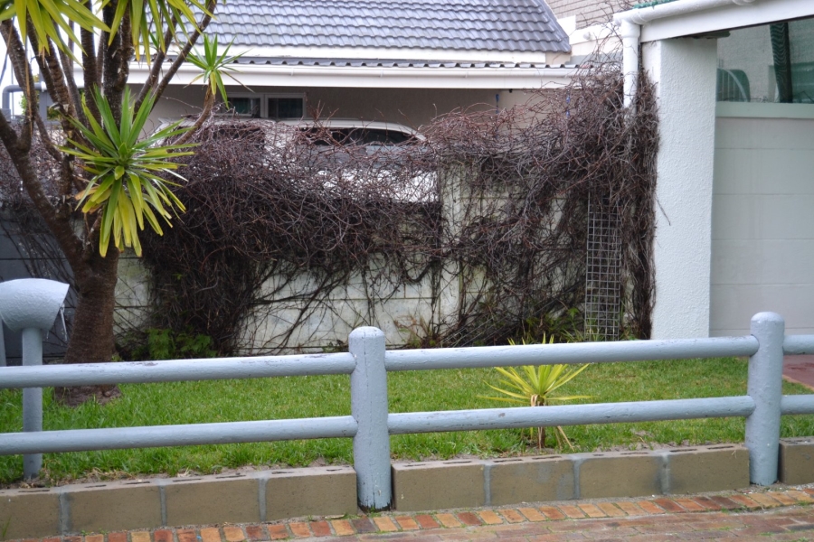 3 Bedroom Property for Sale in Strandfontein Village Western Cape